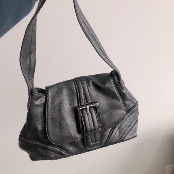 Black shoulder bag . - Picture 4 of 6